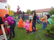 Převlékáme čarodějnici za Obří Halloweenskou mrkvodýni